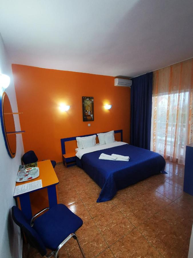 Vila Oranj Hotel Costinesti Bagian luar foto