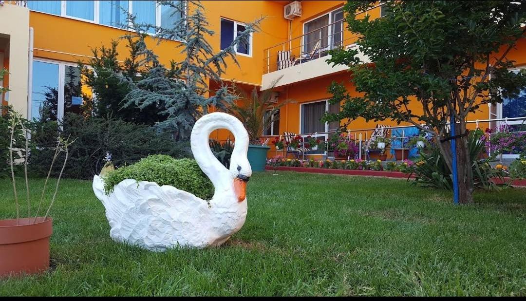 Vila Oranj Hotel Costinesti Bagian luar foto
