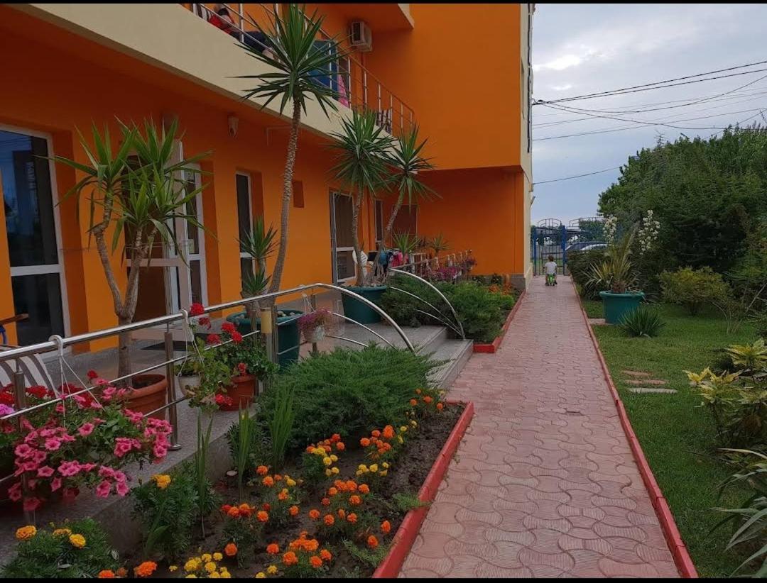 Vila Oranj Hotel Costinesti Bagian luar foto